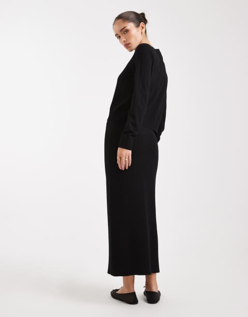 Vero Moda soft knitted midi skirt co-ord in black, 2 of 5