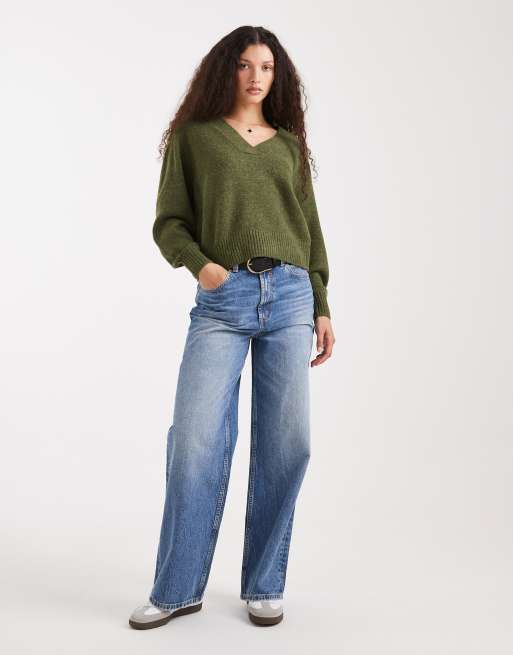 Vero Moda soft oversized v-neck jumper in green melange, 2 of 4