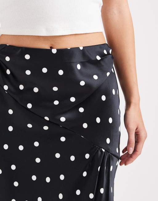 Vero Moda - Sort midinederdel med polkaprikker og slids på låret i satin, 3 af 5