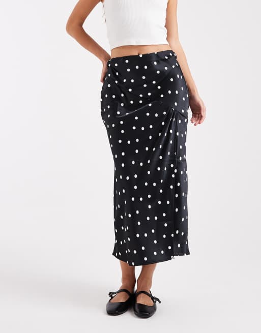 Vero Moda - Sort midinederdel med polkaprikker og slids på låret i satin, 4 af 5