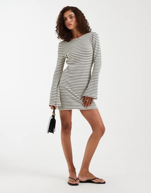 Vero Moda - Sort og cremehvid hæklet strikket minikjole med stretch, klokkeærmer og striber, 2 af 4