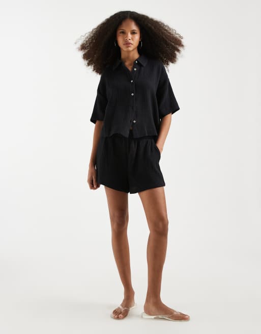 Vero Moda - Sort sæt med skjorte i firkantet pasform og shorts med tekstur i ostelærred