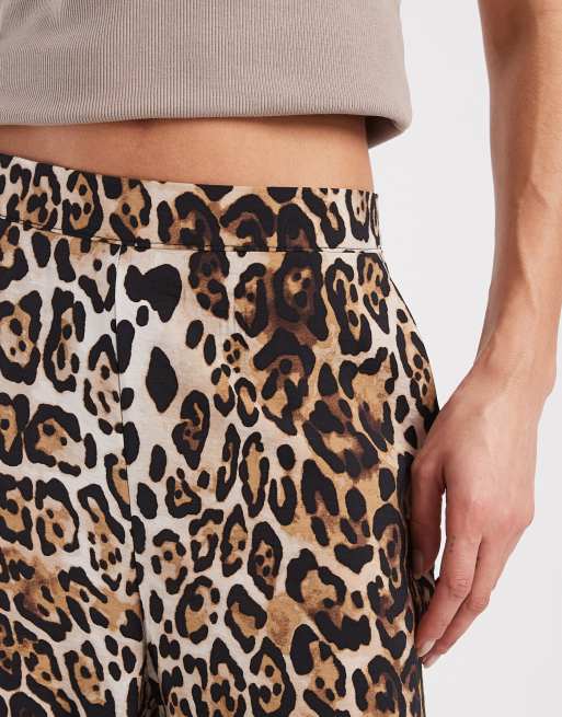 Vero Moda – Spodnie z szerokimi nogawkami i podwyższonym stanem w panterkę, 4 z 5