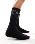 [Vero Moda] Vero Moda sporty ribbed socks with smile motif in black One Size Black w snow white