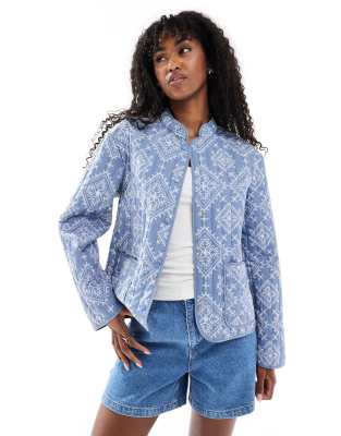 Vero Moda - Steppjacke in Blau mit Geo-Print