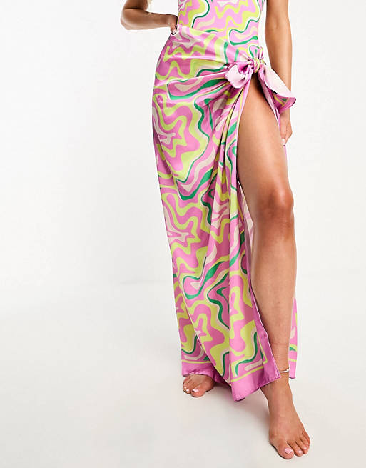 Vero - Stor sarong med lyserødt hvirvelprint i satin | ASOS