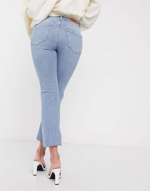 Vero Moda straight leg jeans in light blue, 2 of 4
