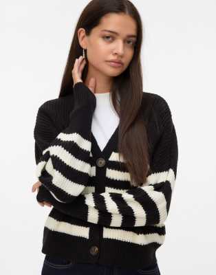 Vero Moda - Strickjacke in Schwarz