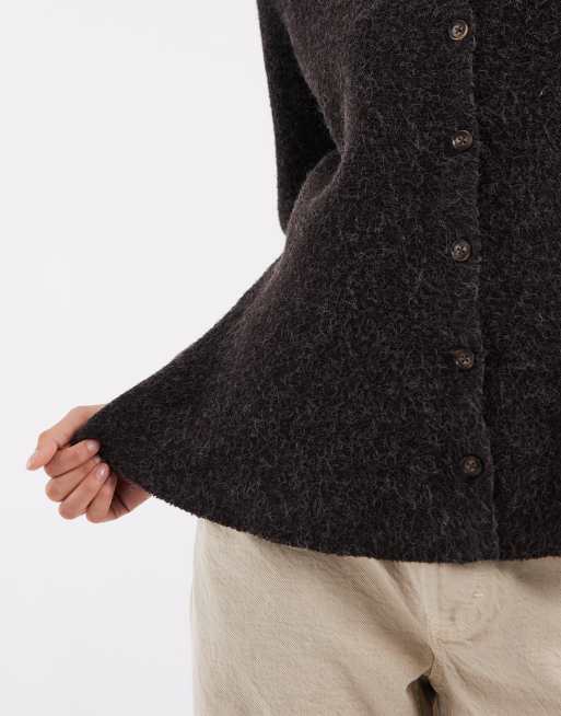 Vero Moda Strickjacke mit Rundhalsausschnitt, Schößchen und Jacquard in Schokobraun, 4 von 4