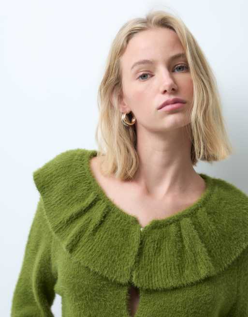 Vero Moda Strickjacke mit Rüschenbesatz aus weichem, flauschigem Strick in Moosgrün, 3 von 4