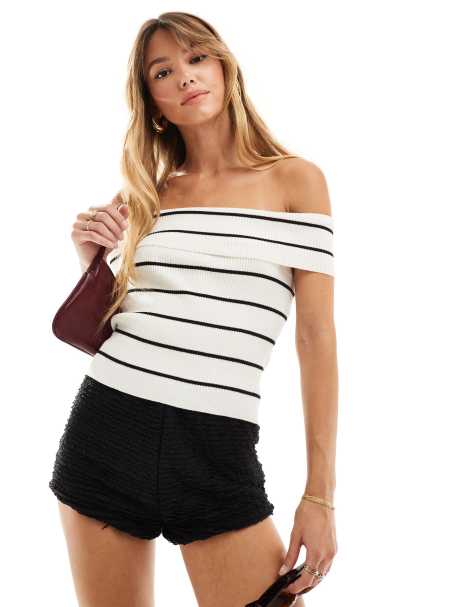 Vero Moda - Strikket offshoulder-top med striber i sort og hvid - view 1