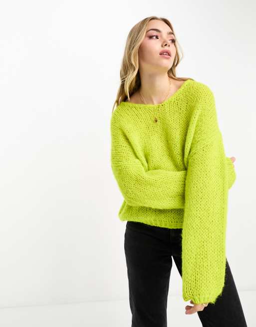 Vero Moda – Strukturierter Strickpullover in Schwefelgelb mit V-Ausschnitt 