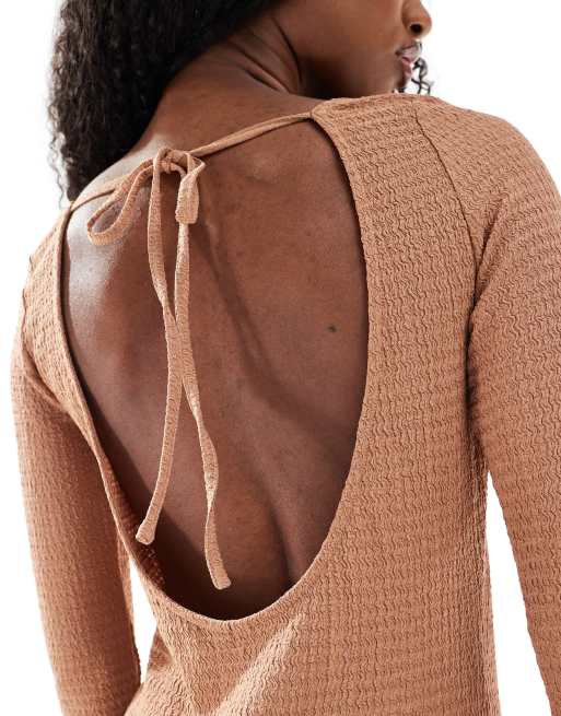 Vero Moda – Strukturiertes Maxikleid in Mokka mit Glockenärmeln, 2 von 4