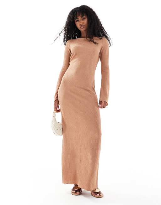 Vero Moda – Strukturiertes Maxikleid in Mokka mit Glockenärmeln, 3 von 4