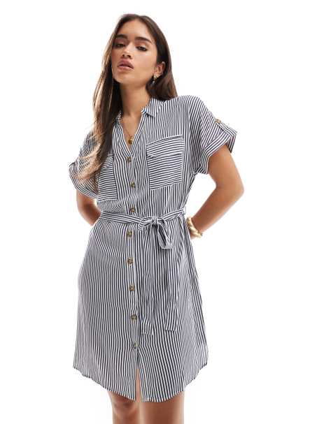 Vero Moda – Sukienka koszulowa mini z kieszeniami w granatowe paski - view 1