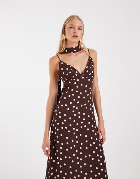 Vero Moda sukienka maxi na ramiączkach z detalem przy szyi w formie szalika w czekoladowy wzór w groszki - view 1