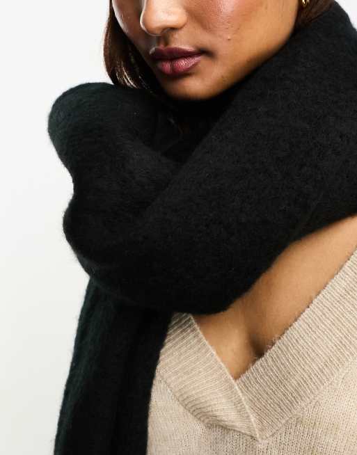 Chunky store black scarf