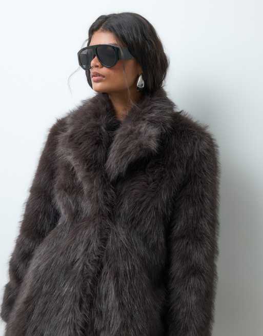 Vero Moda super soft faux fur coat in chocolate brown, 2 of 5