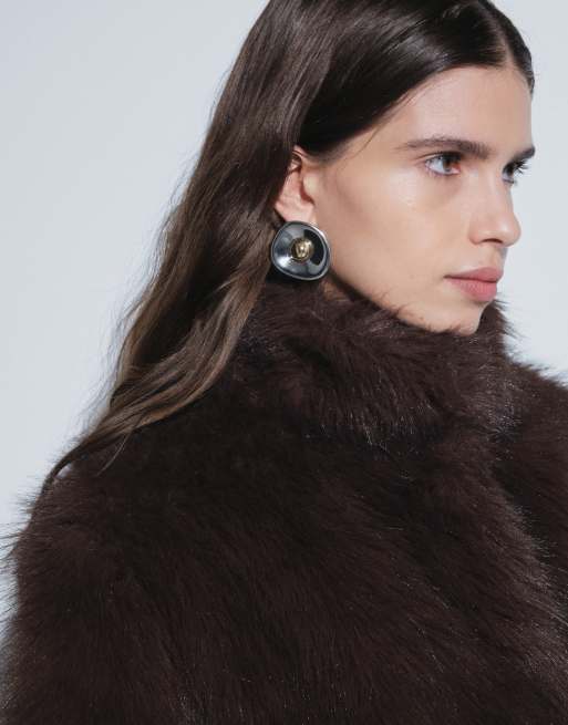 Vero Moda super soft faux fur short coat in chocolate, 3 of 4