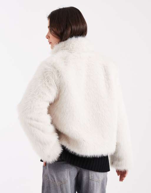 Vero Moda super soft faux fur short coat in cream, 2 of 4