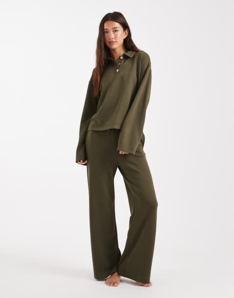 Vero Moda - Superzachte joggingbroek met wijde pijpen en gestrikte taille in olijfgroen, deel van co-ord set - view 1