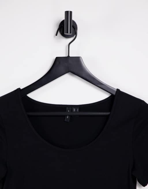 Vero Moda – Svart figursydd t-shirt i bomull med djup halsringning - BLACK, 3 av 4