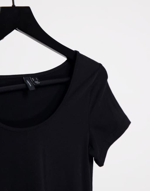 Vero Moda – Svart figursydd t-shirt i bomull med djup halsringning - BLACK, 4 av 4