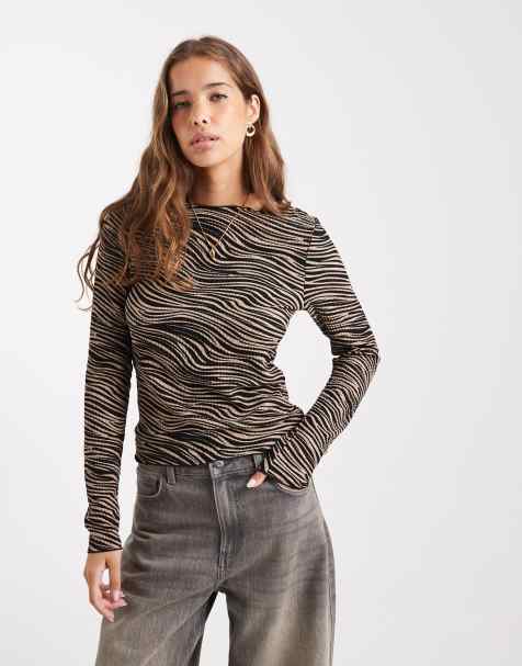 Vero Moda – Svart och gråbrun, djurmönstrad, långärmad topp i texturerad jersey med rysch - view 1