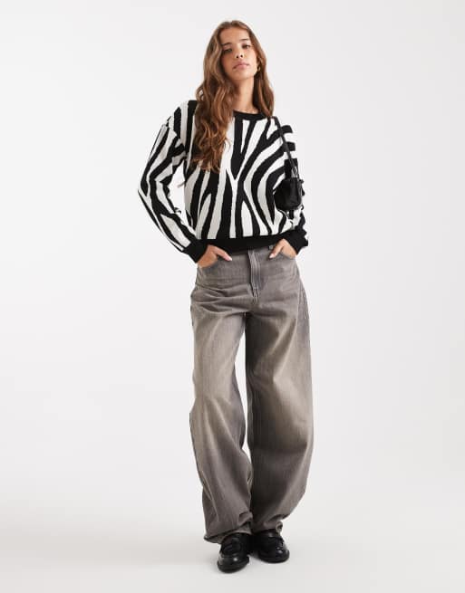 Vero Moda – Svart och krämfärgad, zebramönstrad stickad jacquardtröja med rund halsringning, 2 av 4