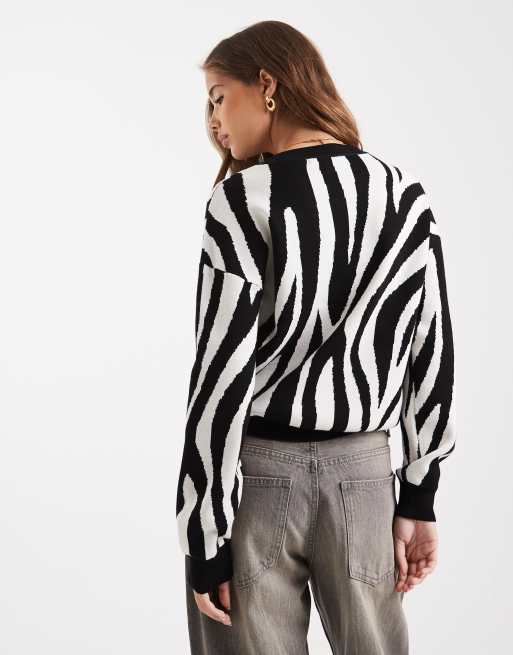 Vero Moda – Svart och krämfärgad, zebramönstrad stickad jacquardtröja med rund halsringning, 3 av 4