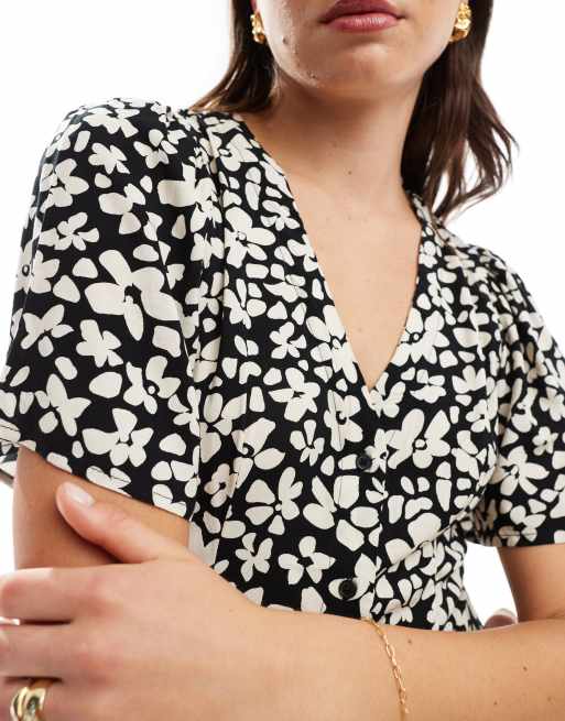 Vero Moda – Svart och krämvit, blommig skaterklänning i minilängd med knäppning, 3 av 4