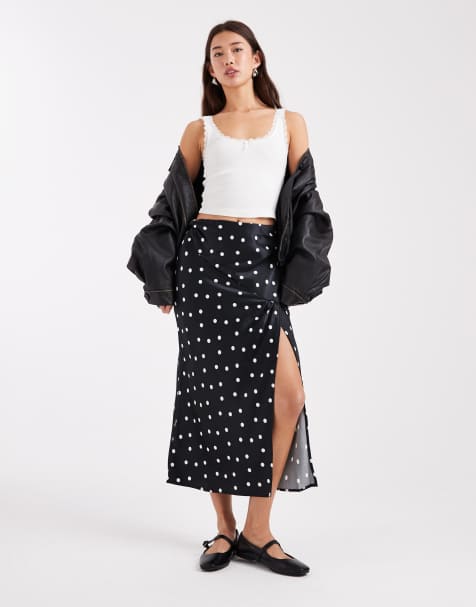 Vero Moda – Svart, prickig midikjol i satin med lårslits - view 1