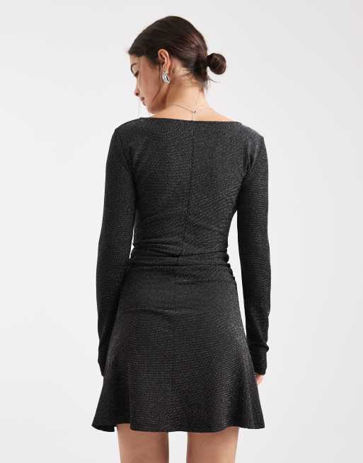 Vero Moda – Svart, silverfärgad och glittrig miniklänning med långa ärmar och rysch, 3 av 4