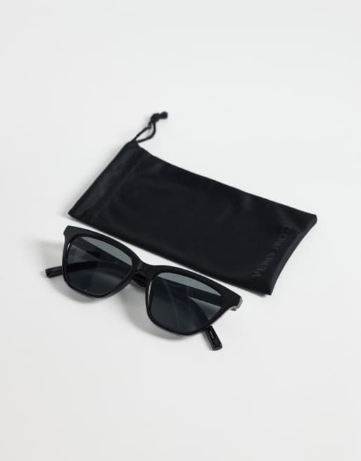 Vero Moda – Svarta, rektangulära solglasögon i cateye-modell, 3 av 3