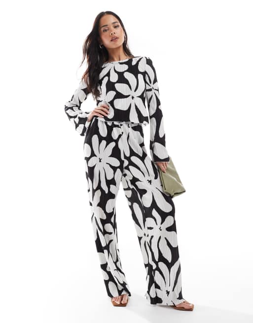Vero Moda – Szerokie plisowane spodnie z wysokim stanem w monochromatyczny kwiatowy wzór, część zestawu