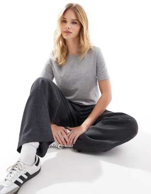 Vero Moda T-shirt In Gray
