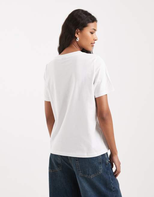 Vero Moda t-shirt with mini heart graphic in white, 3 of 4