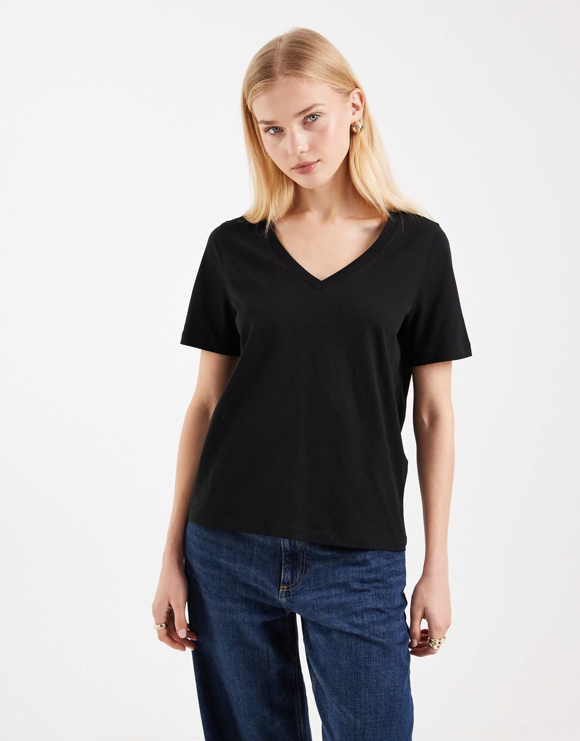 vero moda t-shirt with v-neck in black