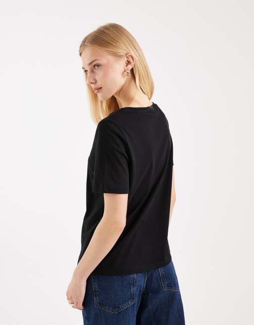 Vero Moda t-shirt with v neck in black, 4 of 4