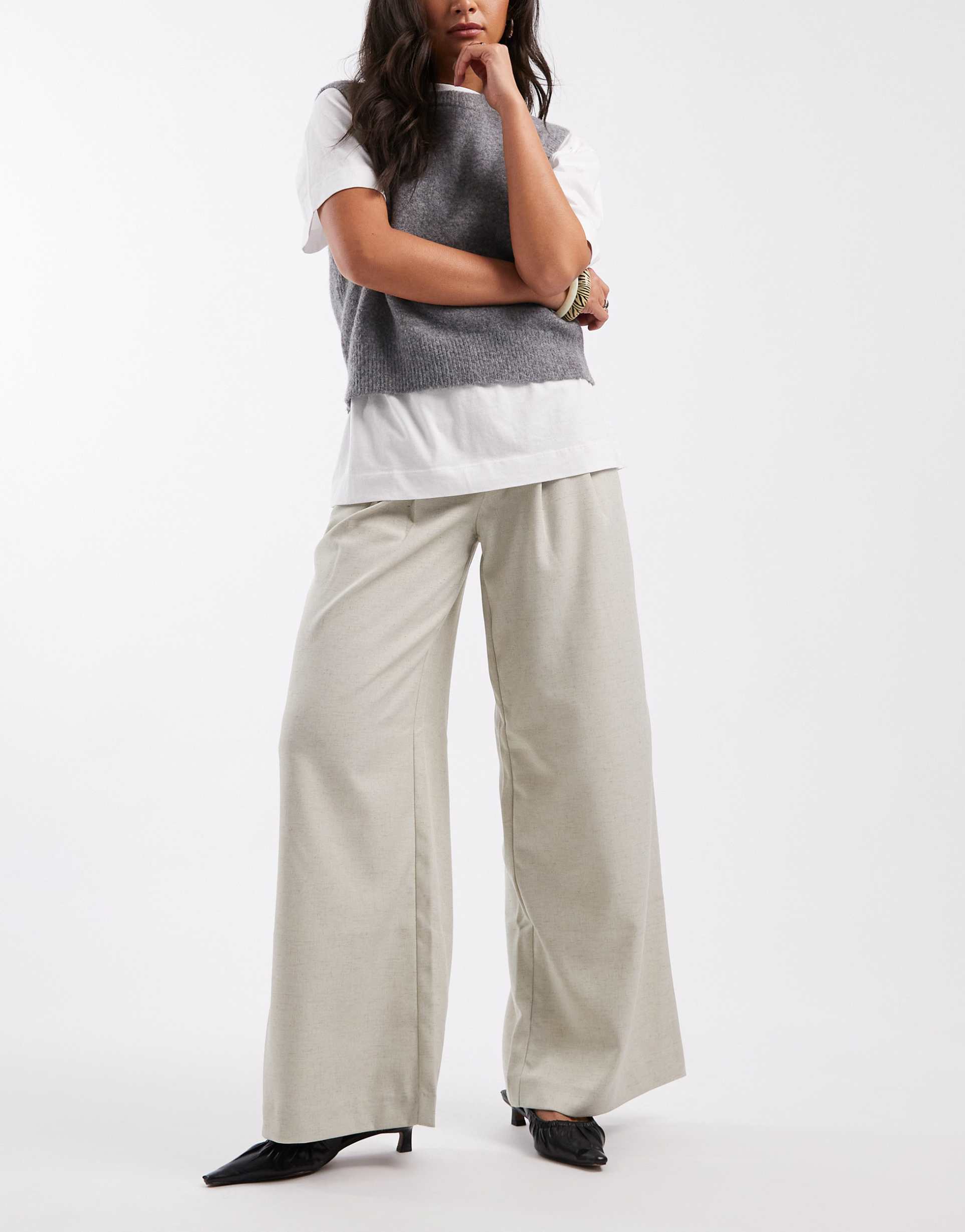 vero moda tailored pleat front wide leg pants in cream melange