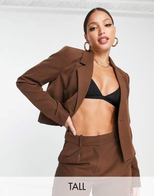 Vero Moda Tall - Aware - Eleganter, kurzer Anzug-Blazer in Braun mit Rückenausschnitt