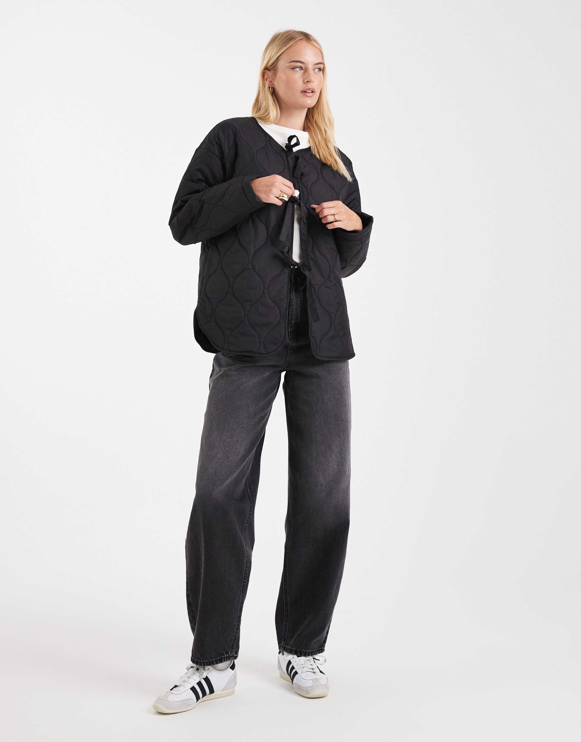 vero moda tall billie high rise barrel leg jeans in black wash