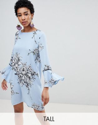 Vero Moda Tall – Blåblommig kort shift-klänning med volangärm