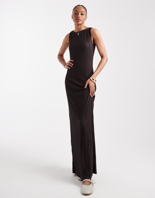 Vero Moda Tall boat neck maxi plisse dress in chocolate