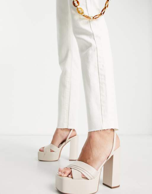 Vero Moda Tall Brenda straight leg jeans in cream, 4 of 4