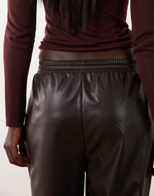 Vero Moda Tall broek met leerlook en strikceintuur in donkerbruin, 5 van 5