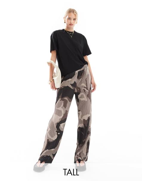 Vero Moda Tall - Broek van plissé met wijde pijpen en abstracte print in bruin - view 1