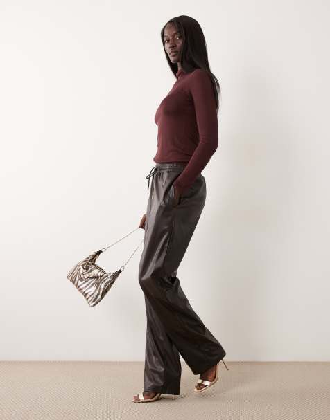 Vero Moda Tall bukser med bindebånd i taljen i læderlook i chokoladebrun - view 1
