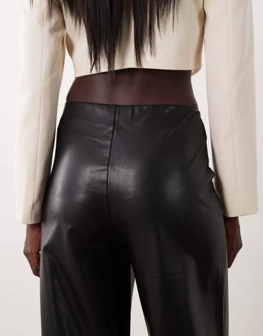 Vero Moda Tall bukser med brede ben i læderlook med mellemhøj talje i sort, 2 af 5