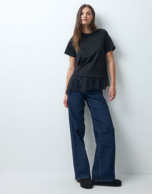 Vero Moda Tall - Camiseta con detalle asimétrico de encaje en negro, 2 de 4